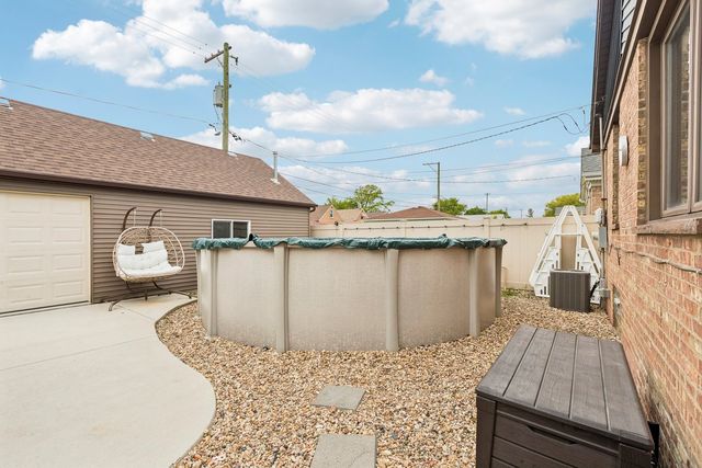 5742 S Rutherford Avenue, Chicago, IL 60638