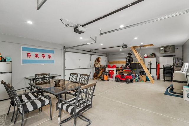 5742 S Rutherford Avenue, Chicago, IL 60638