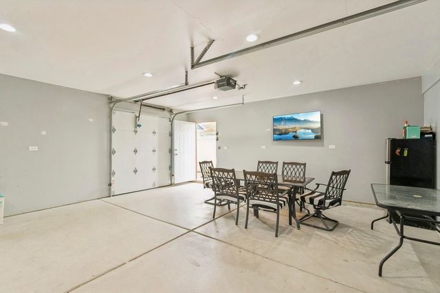 5742 S Rutherford Avenue, Chicago, IL 60638