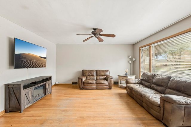 5742 S Rutherford Avenue, Chicago, IL 60638