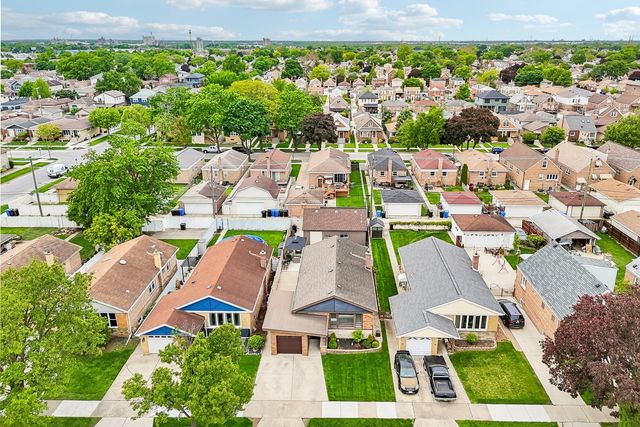 5742 S Rutherford Avenue, Chicago, IL 60638