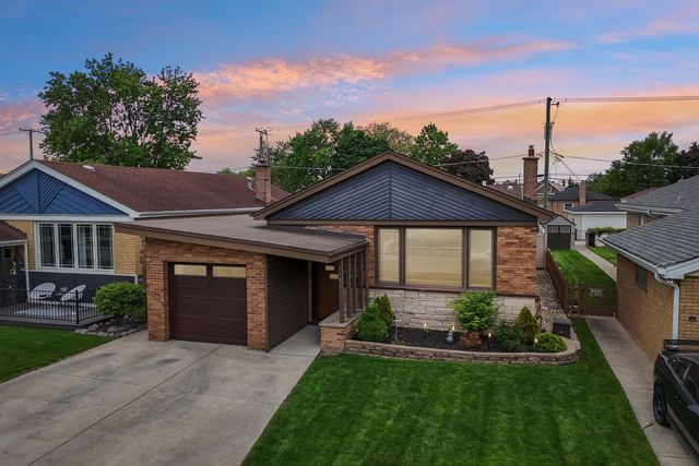 5742 S Rutherford Avenue, Chicago, IL 60638