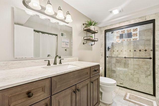 5742 S Rutherford Avenue, Chicago, IL 60638