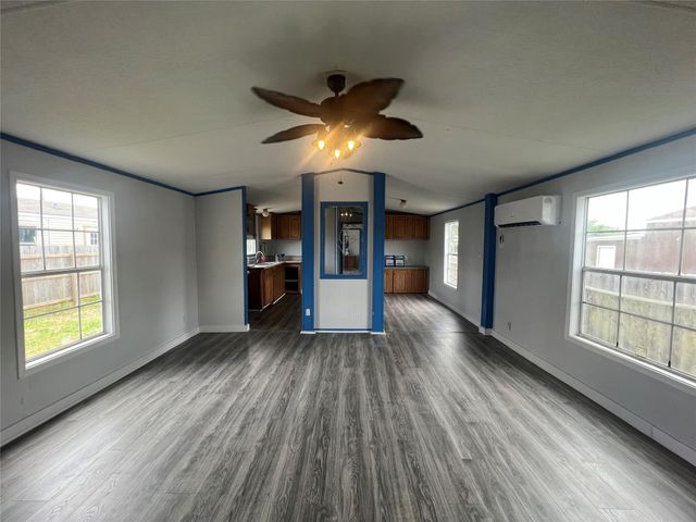 2525 Oyster Creek Bend, Oyster Creek, TX 77541