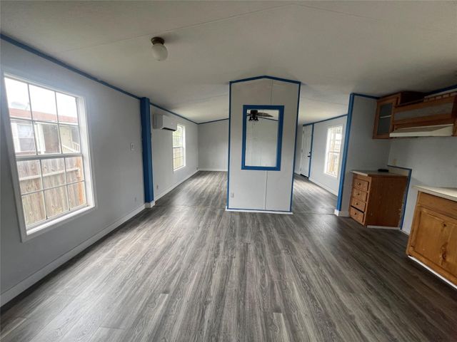 2525 Oyster Creek Bend, Oyster Creek, TX 77541