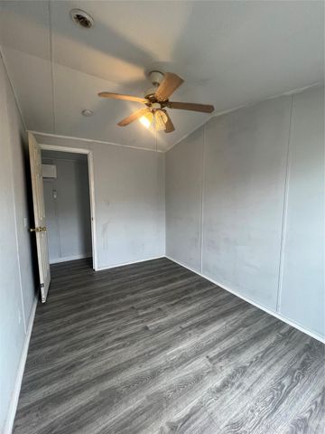 2525 Oyster Creek Bend, Oyster Creek, TX 77541