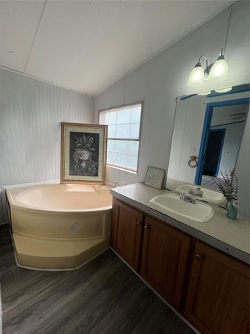 2525 Oyster Creek Bend, Oyster Creek, TX 77541