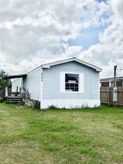 2525 Oyster Creek Bend, Oyster Creek, TX 77541