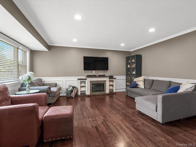 52 S Larry Road, Selden, NY 11784
