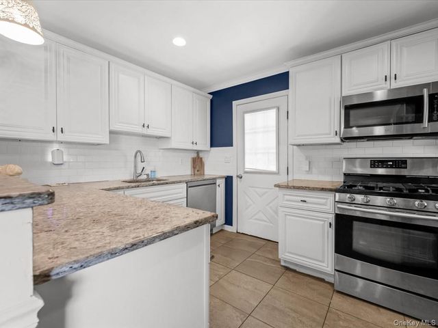 52 S Larry Road, Selden, NY 11784
