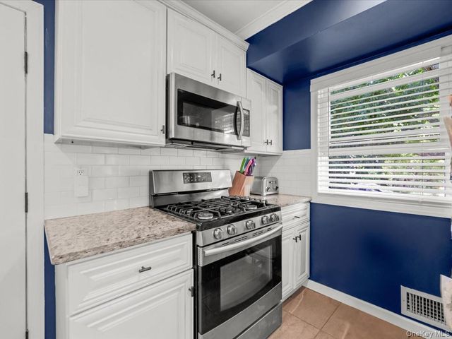 52 S Larry Road, Selden, NY 11784