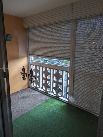 211 NE 8th Ave 209, Hallandale Beach, FL 33009