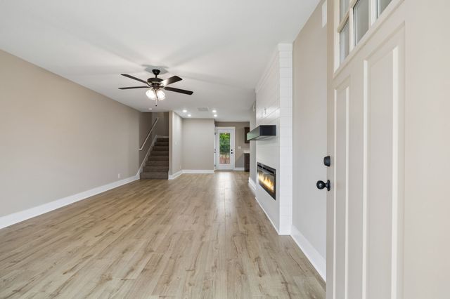 216 Billy Goat Ct, Clarksville, TN 37040