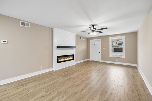 216 Billy Goat Ct, Clarksville, TN 37040