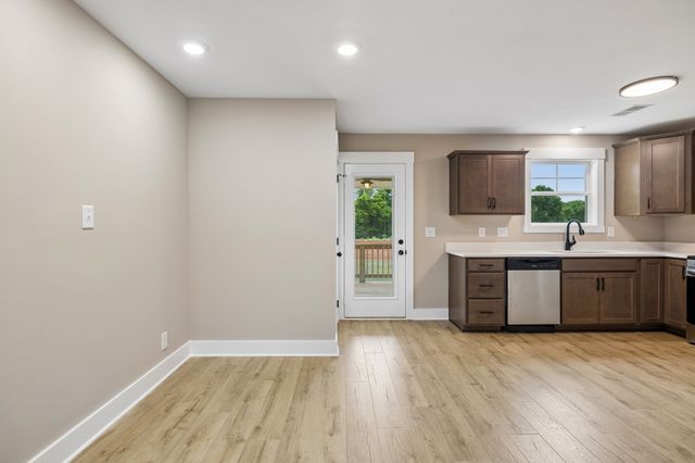 216 Billy Goat Ct, Clarksville, TN 37040