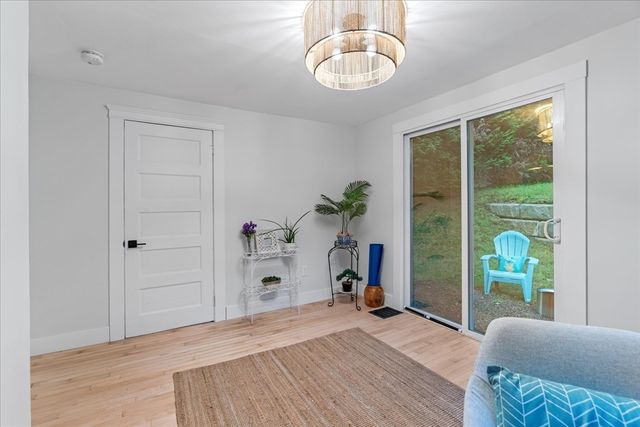 19 Bennett St, Wrentham, MA 02093