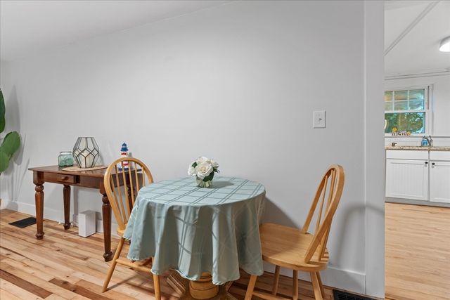 19 Bennett St, Wrentham, MA 02093