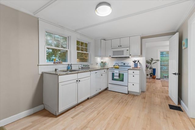 19 Bennett St, Wrentham, MA 02093