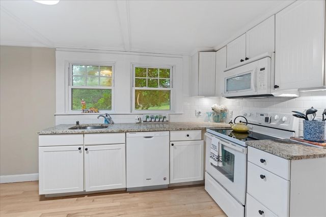 19 Bennett St, Wrentham, MA 02093