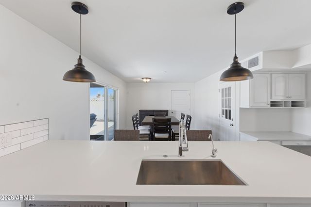 6432 E VIRGINIA Avenue, Scottsdale, AZ 85257