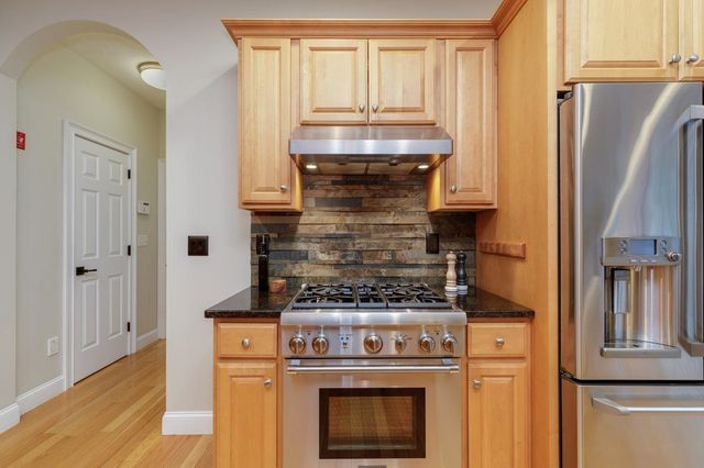5 Glastombury Drive, Sandown, NH 03873