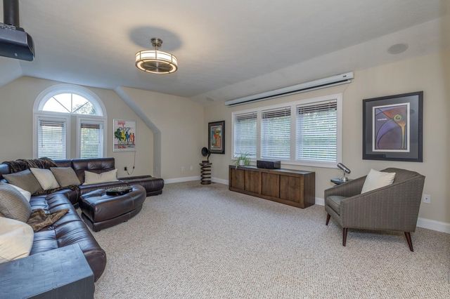 5 Glastombury Drive, Sandown, NH 03873