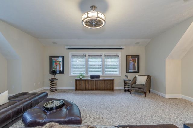 5 Glastombury Drive, Sandown, NH 03873
