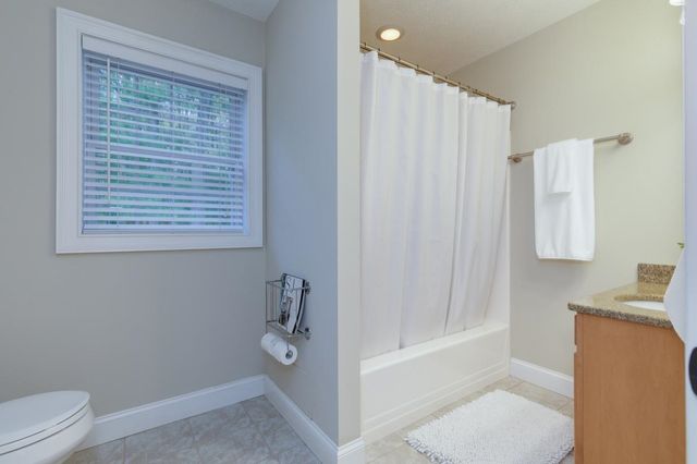 5 Glastombury Drive, Sandown, NH 03873