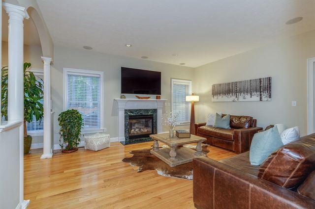 5 Glastombury Drive, Sandown, NH 03873