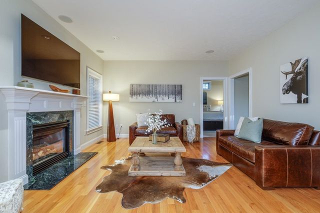 5 Glastombury Drive, Sandown, NH 03873
