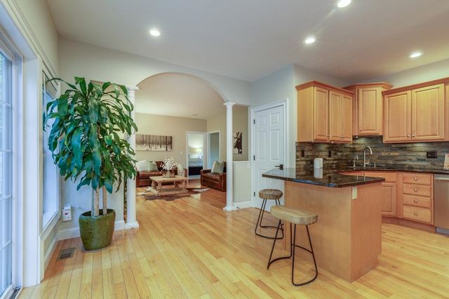 5 Glastombury Drive, Sandown, NH 03873