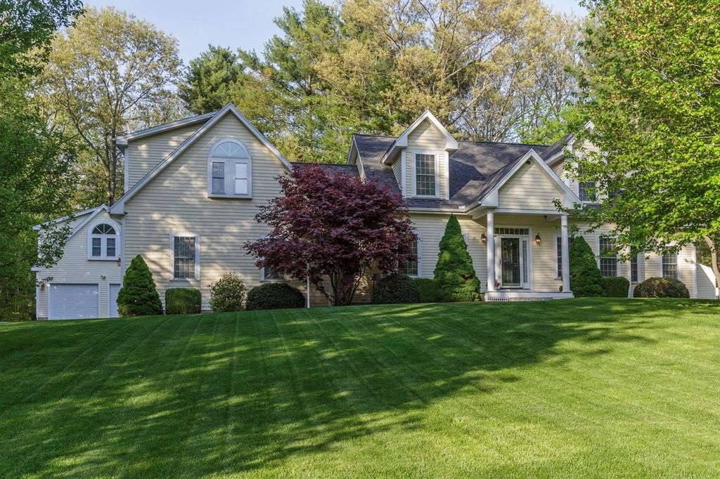 5 Glastombury Drive, Sandown, NH 03873