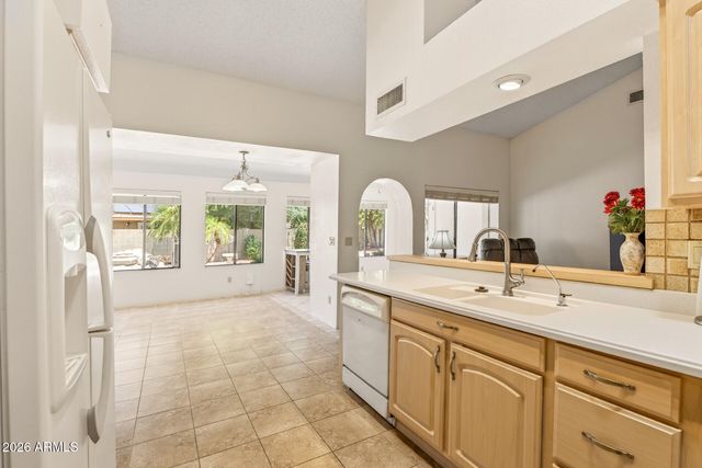 6248 W GRANDVIEW Road, Glendale, AZ 85306