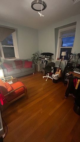 151 Grove St 2, Waltham, MA 02453