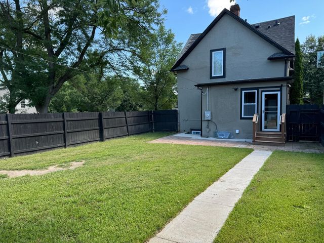 3557 Dupont Avenue N, Minneapolis, MN 55412