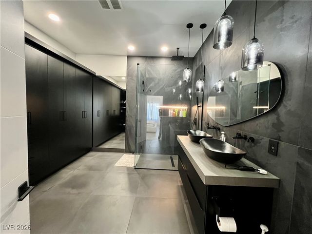 5790 Westwind Road, Las Vegas, NV 89118