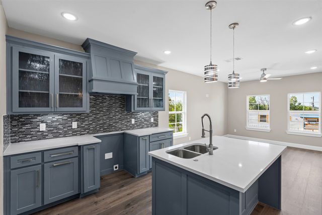 913 Pease River Drive, Granbury, TX 76048