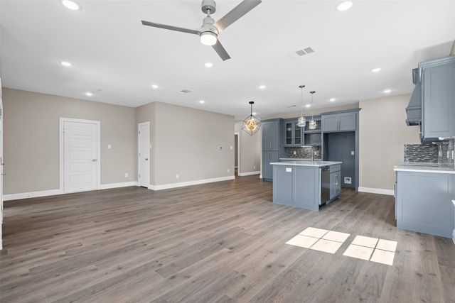 913 Pease River Drive, Granbury, TX 76048