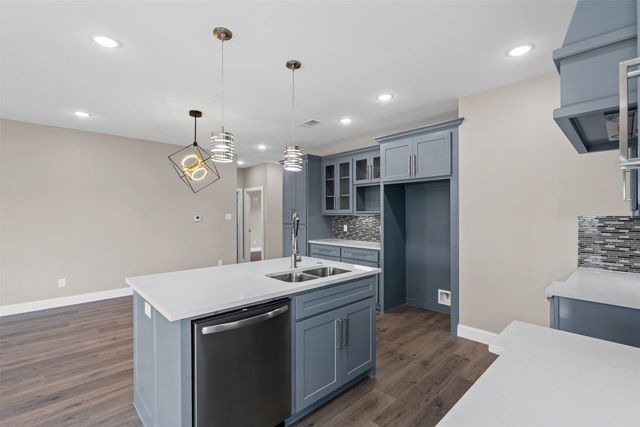 913 Pease River Drive, Granbury, TX 76048