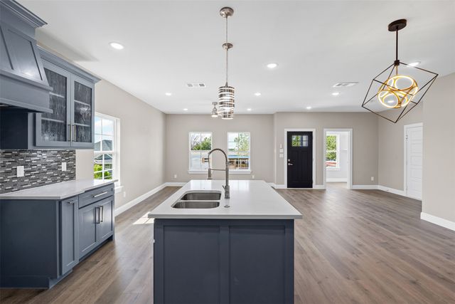 913 Pease River Drive, Granbury, TX 76048