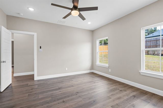 913 Pease River Drive, Granbury, TX 76048