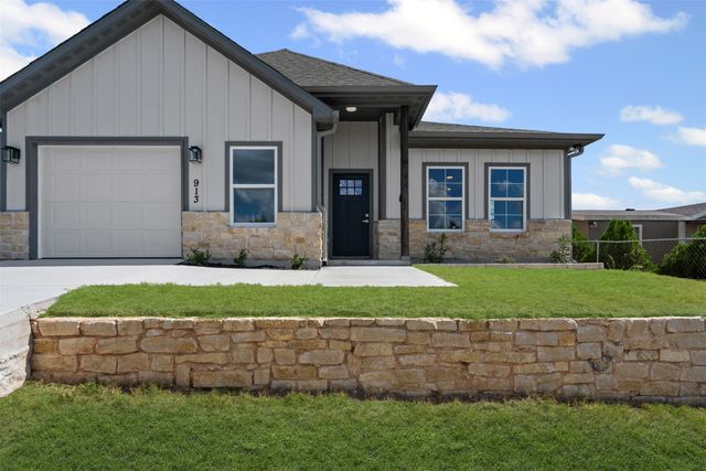 913 Pease River Drive, Granbury, TX 76048