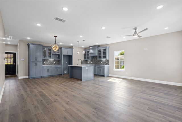 913 Pease River Drive, Granbury, TX 76048
