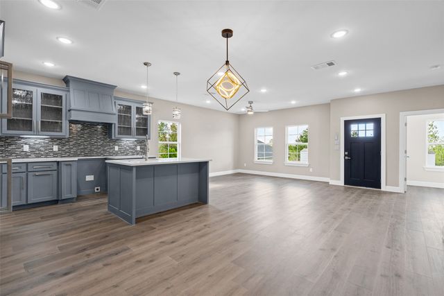 913 Pease River Drive, Granbury, TX 76048