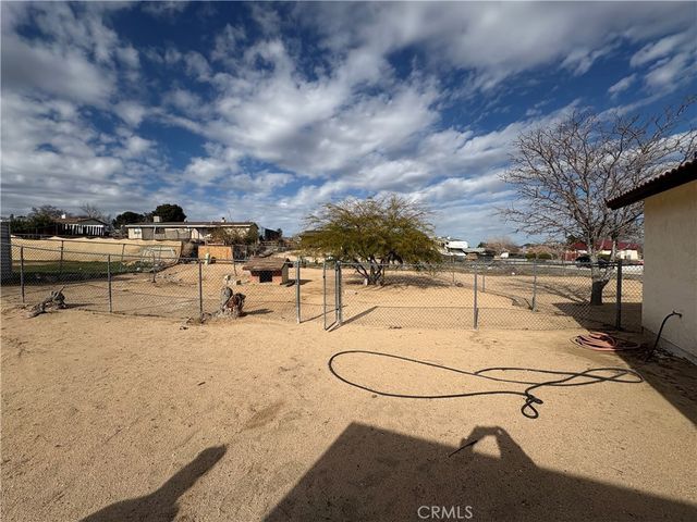 16854 Sholic St, Victorville, CA 92395
