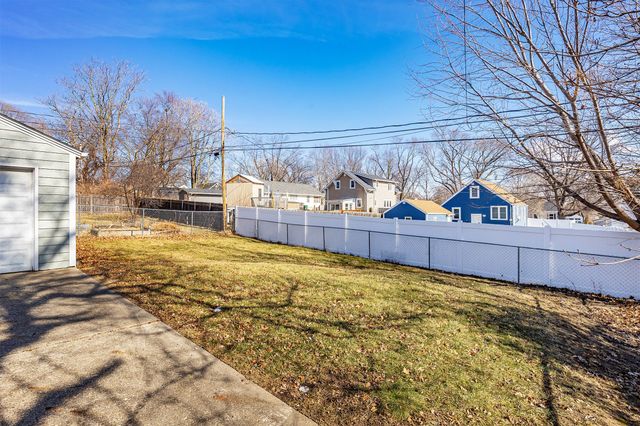 605 11th Street, West Des Moines, IA 50265
