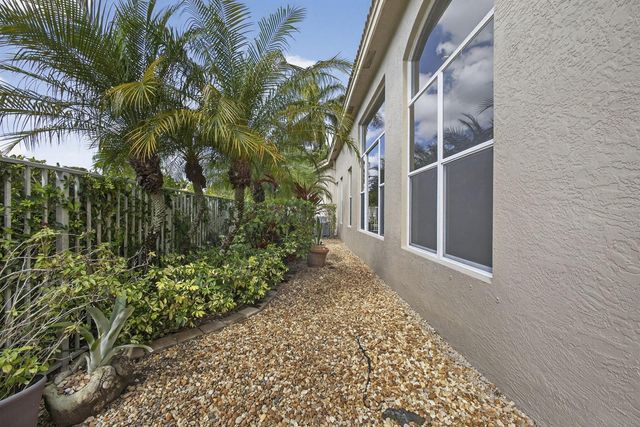 10842 Greenbriar Villa Drive, Lake Worth, FL 33449