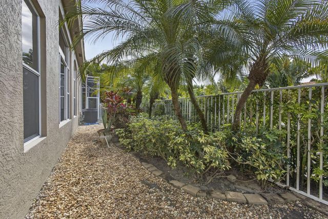 10842 Greenbriar Villa Drive, Lake Worth, FL 33449