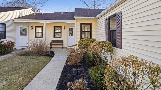 62 Knolls Drive, Stony Brook, NY 11790