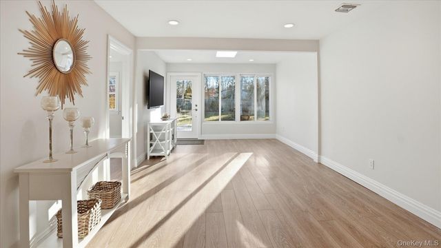 62 Knolls Drive, Stony Brook, NY 11790